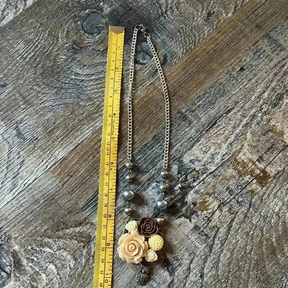 Floral  Necklace - Picture 5 of 6